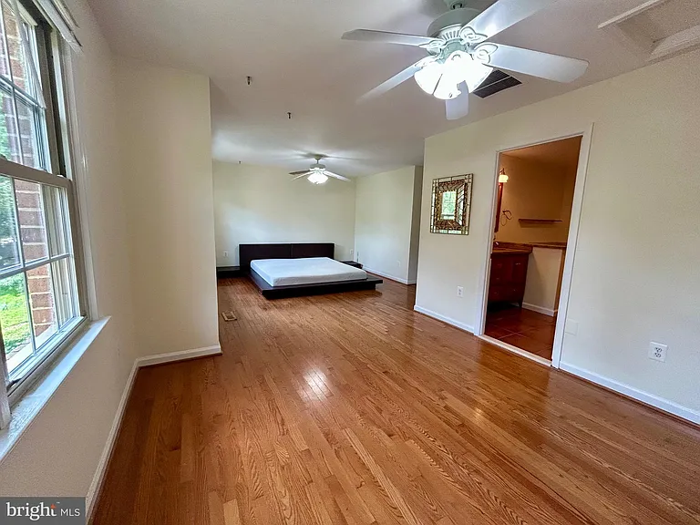 5916 Dorchester Way — Photo 12