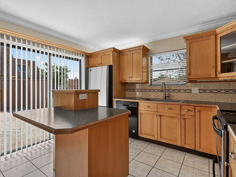 110 N Delaware Blvd #15D — Photo 18