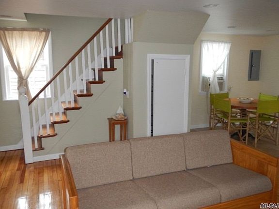 3rd image of 327 Dehnhoff Walk