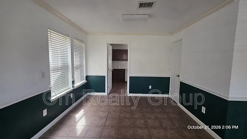4 bed, 2.5 bath, 2093 sqft, $2,200 — Photo 2