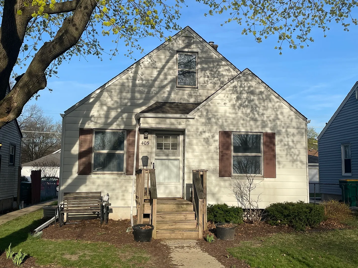 405 Park Dr photo 1