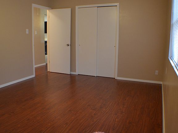 Large guest bedroom 1