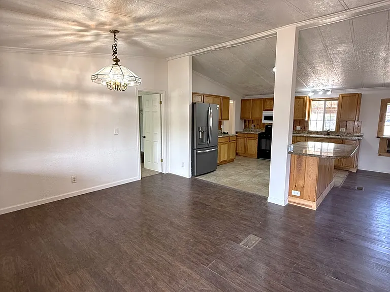 10 W Willow Ln — Photo 3