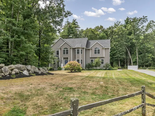 3 Ava Ln, Tyngsboro, MA 01879