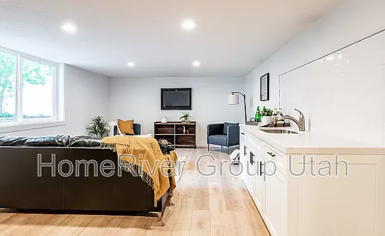1626 E Downington Ave — Photo 19