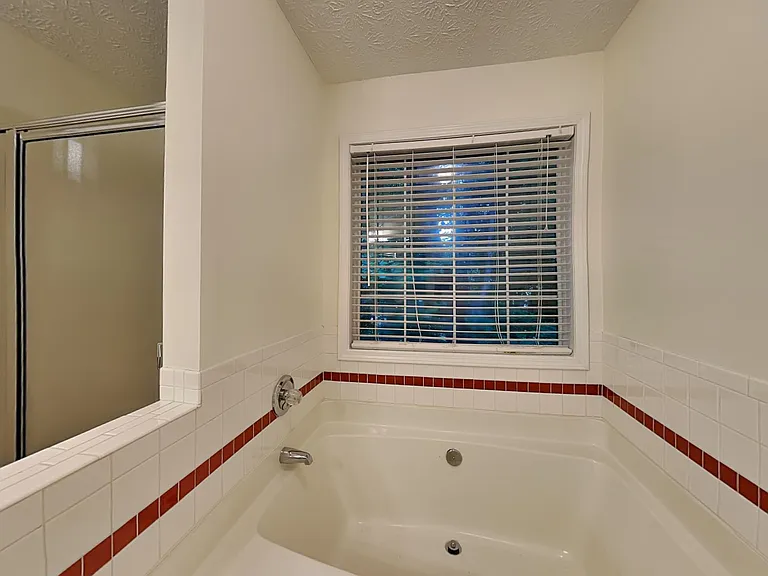 817 Hillary Ct — Photo 13