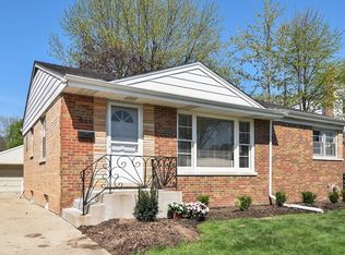 944 N Salem Ave, Arlington Heights, IL 60004