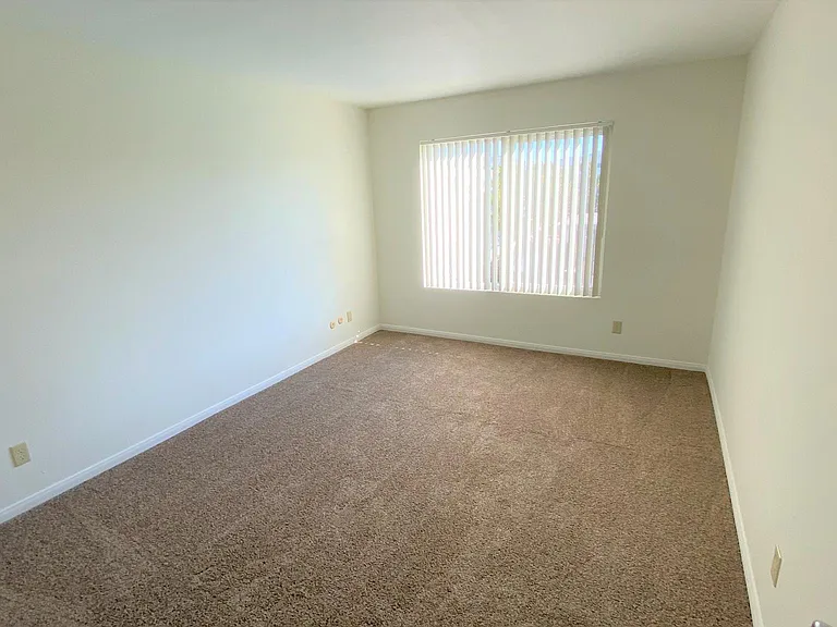 Anniversary Apartments — Photo 15