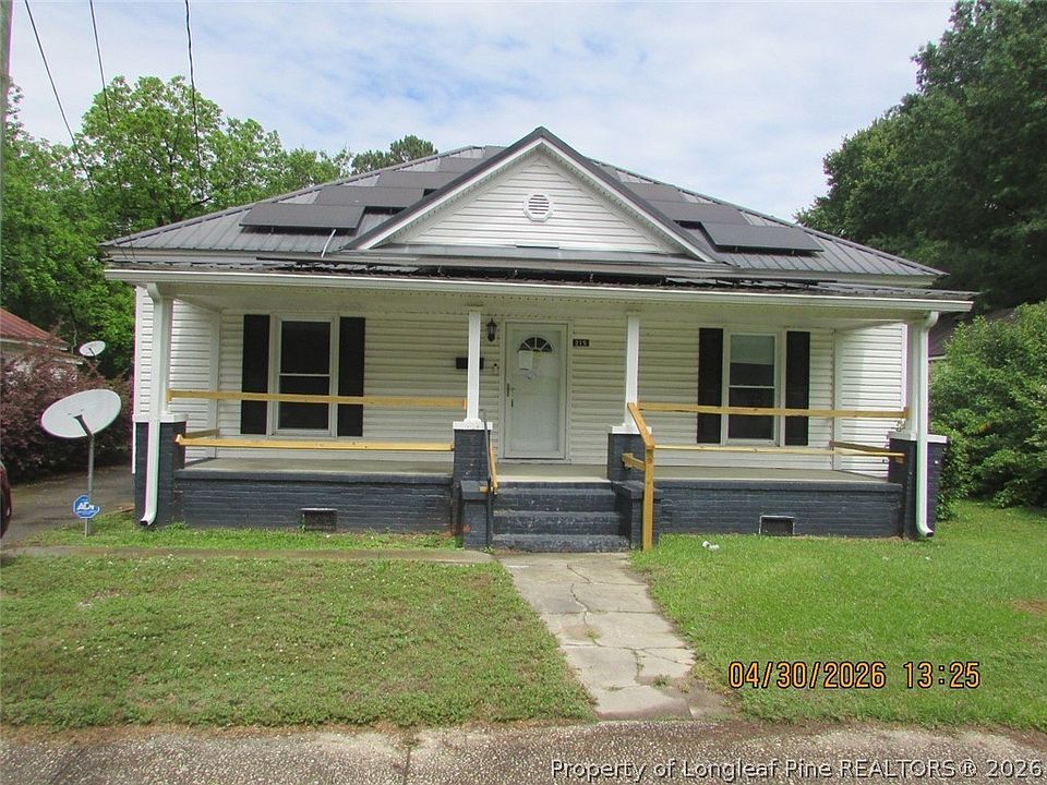 1st image of 215 E Maple St