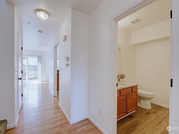 4th image of 15815 Admiralty Way #A4