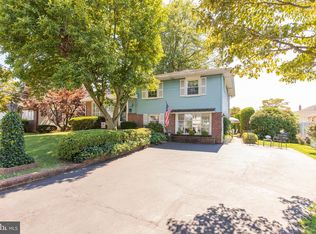 202 Carlton Dr, Broomall, PA 19008