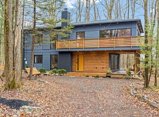 1142 Oakland Pl, Pocono Pines, PA 18350