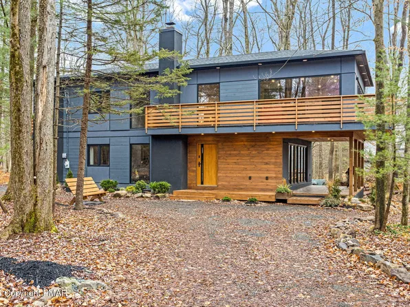 1142 Oakland Pl, Pocono Pines, PA 18350