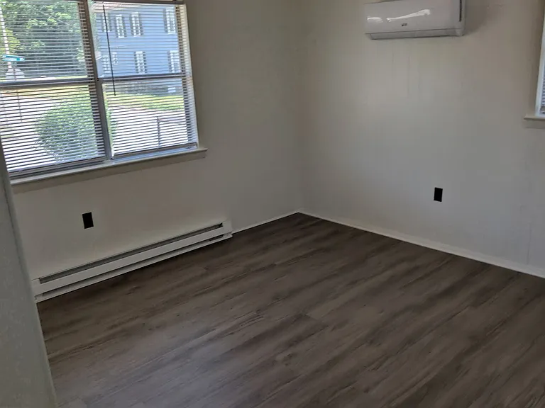 711 Herrington Rd — Photo 3