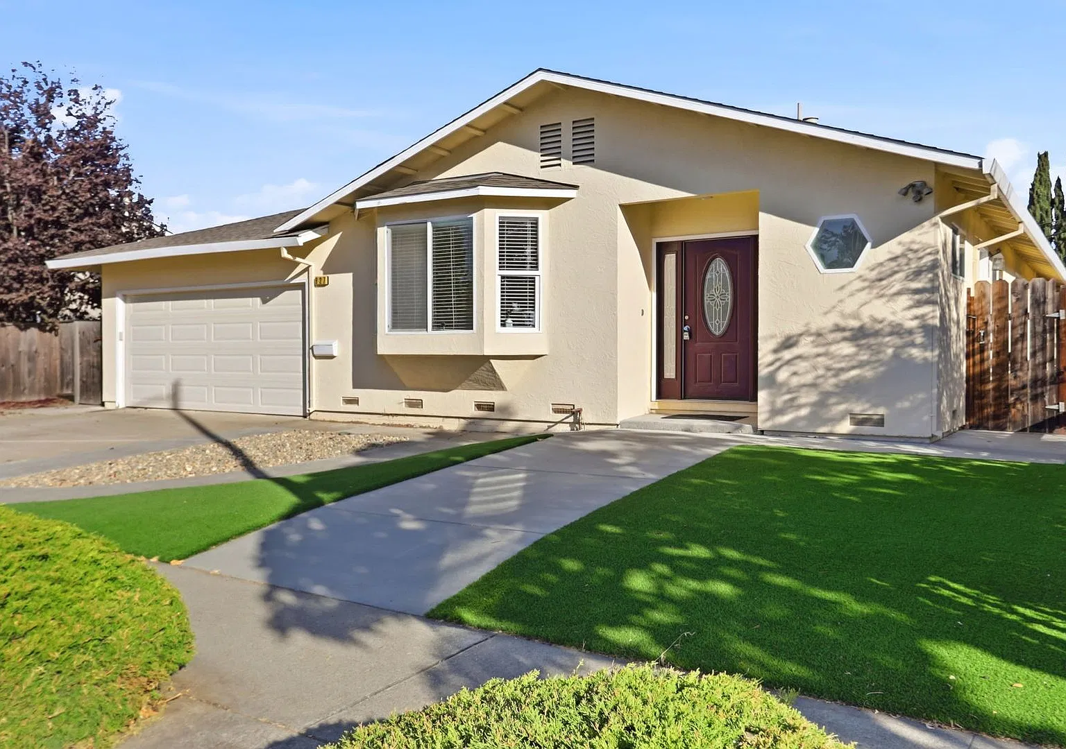 Available Now! Bright Single-Story Ranch with Updated Kitchen and Skylit Family Room — Photo 3