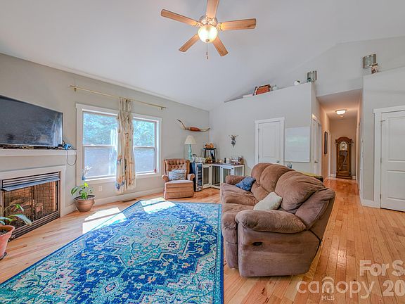 4th image of 136 Old County Home Rd