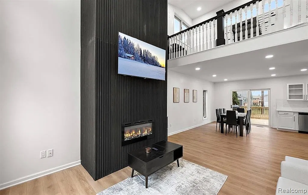 4 bed, 2.5 bath, 1632 sqft, $2,350 — Photo 4