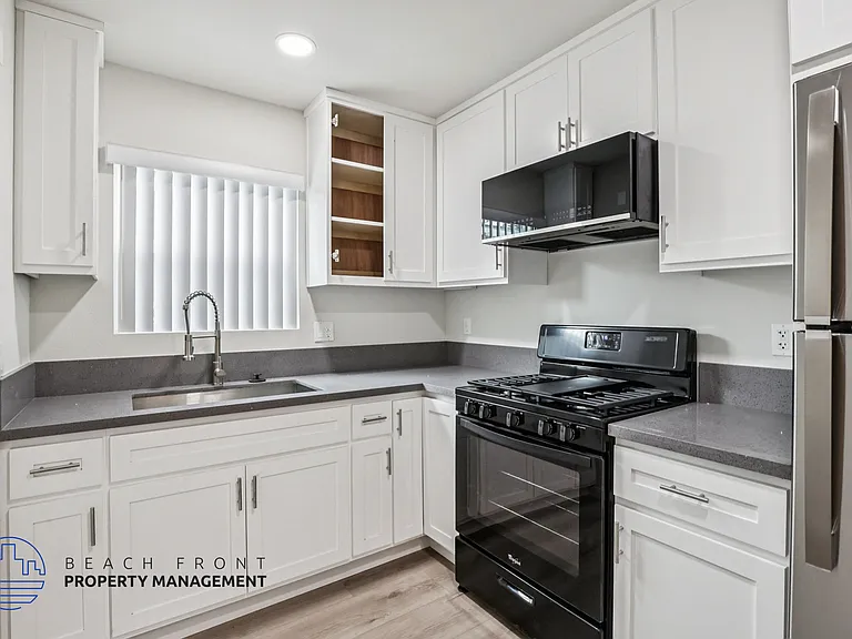 716-722 East 7th Street — Photo 22