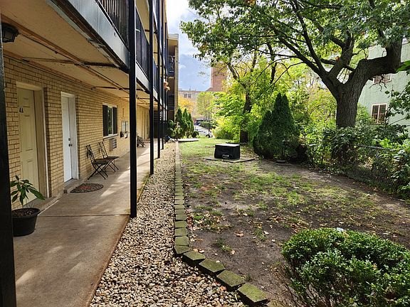3rd image of 1404 W Estes Ave APT 4A