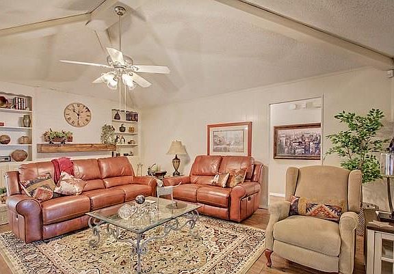 5th image of 2511 Ashbury Dr
