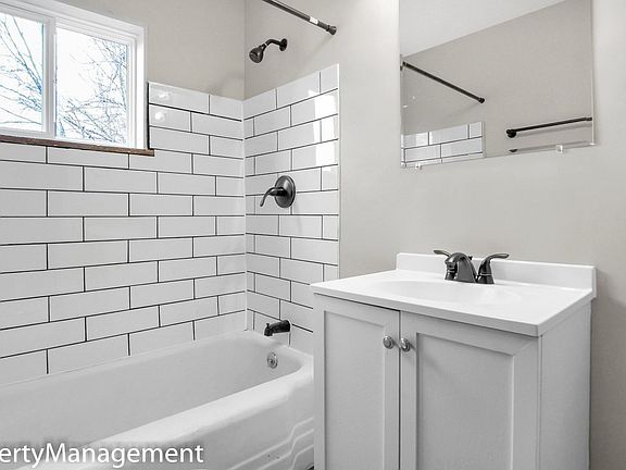 4th image of 2909-2911 Sullivant Ave