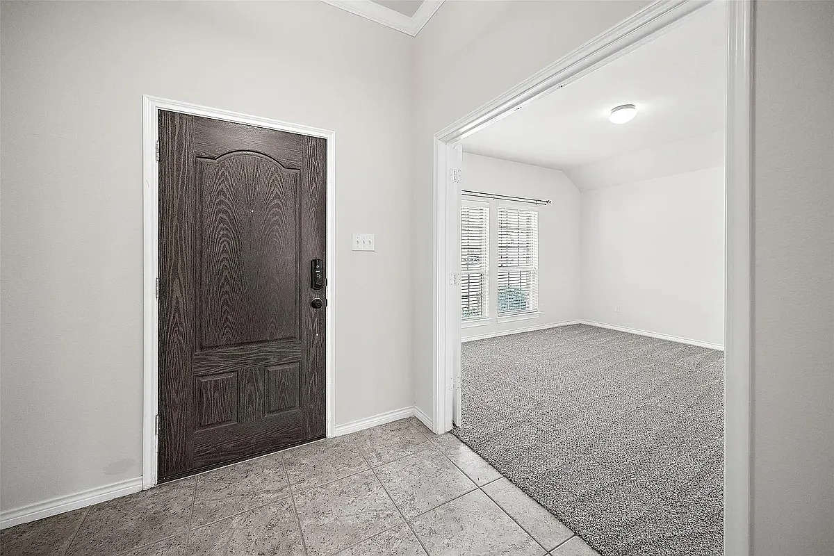 4 bed, 2136 sqft, $2,600 — Photo 2