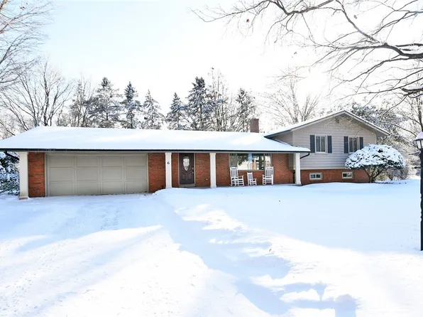 6 Springwood Ln, Pittsford, NY 14534