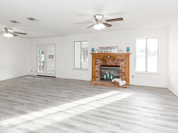 3rd image of 15317 Jasmine St