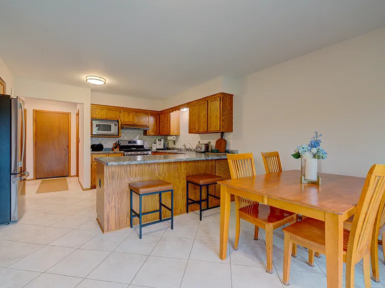 S79W17090 Pamela Ct — Photo 6