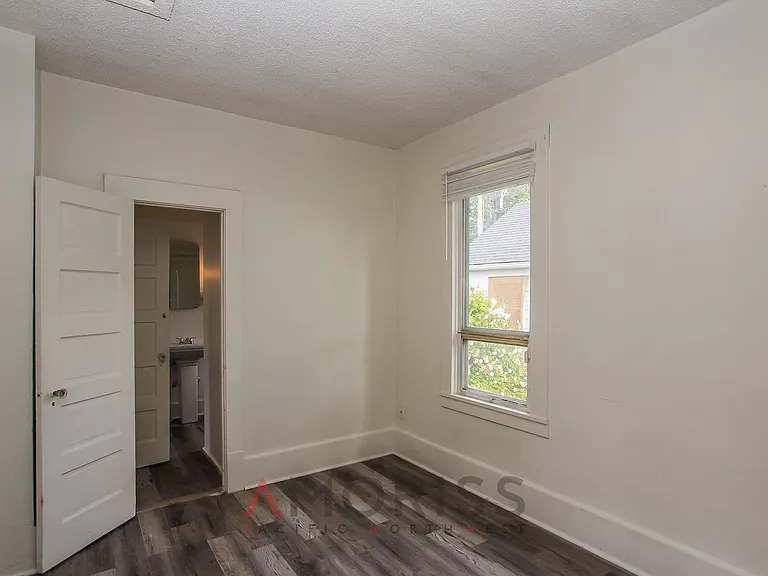 3611 E Howe St — Photo 8
