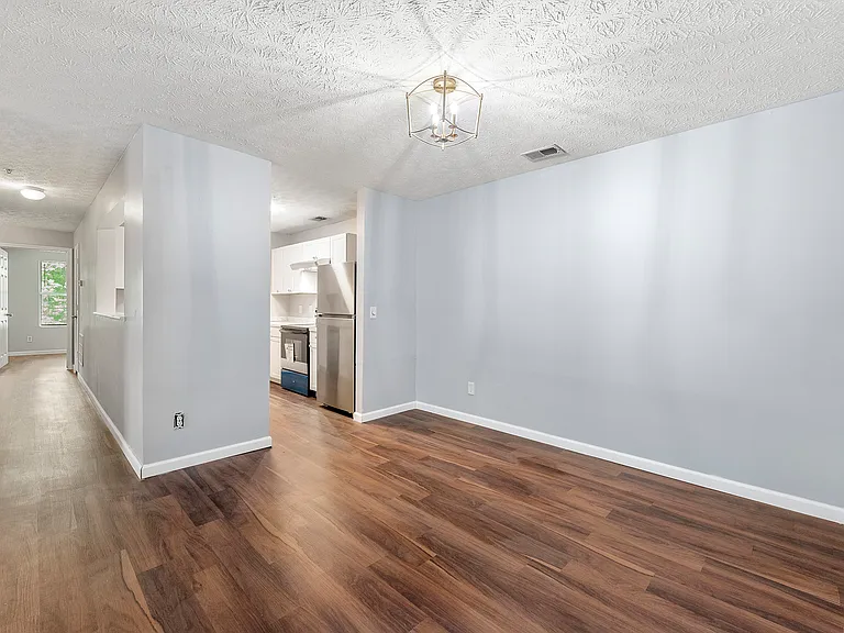 3247 Fairington Dr — Photo 6