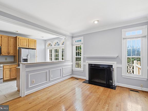 3rd image of 6323 Barcroft Mews Dr