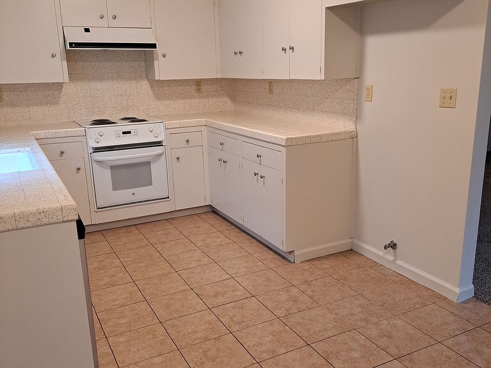 1st image of 6306 Stockdale Hwy #2