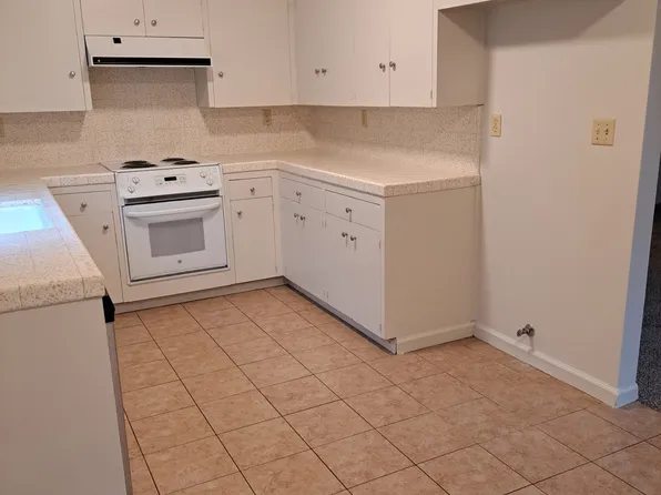 6306 Stockdale Hwy #2, Bakersfield, CA 93309