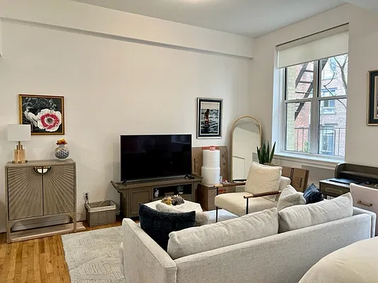 Rented by Buchbinder & Warren | media 3