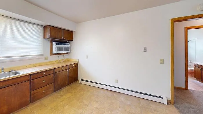 2 bed, 1.0 bath, $1,075 — Photo 2