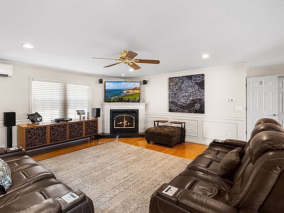 5th image of 1 Garrison Heights Dr