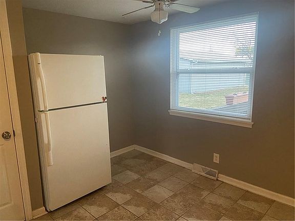 5th image of 9010-9012 Catherine Rd