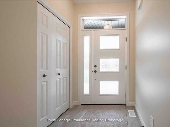 3rd image of 28 Nipigon St