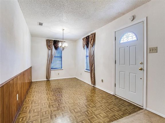 3rd image of 519 Phinney Ave