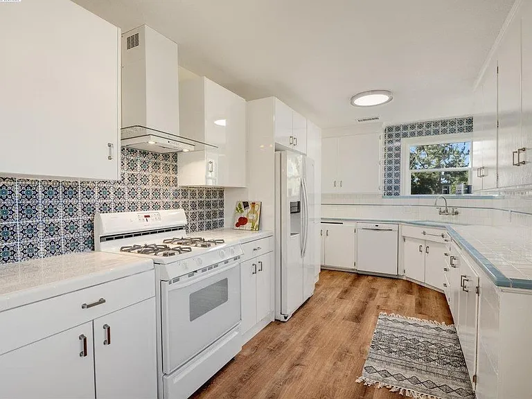 755 Bird Ave — Photo 6