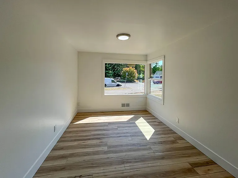 315 NE 148th Ave — Photo 41