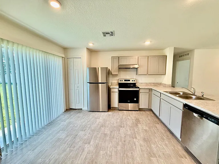 149 SW Becker Rd — Photo 8