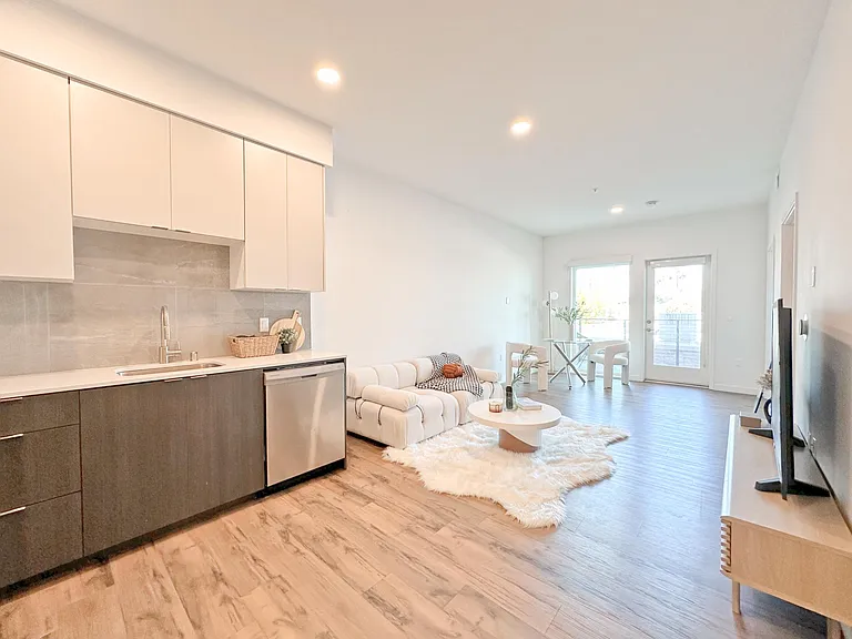 1855 Westwood Blvd — Photo 12
