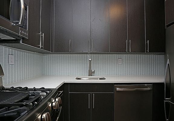 5th image of 410 W 53rd St APT 723