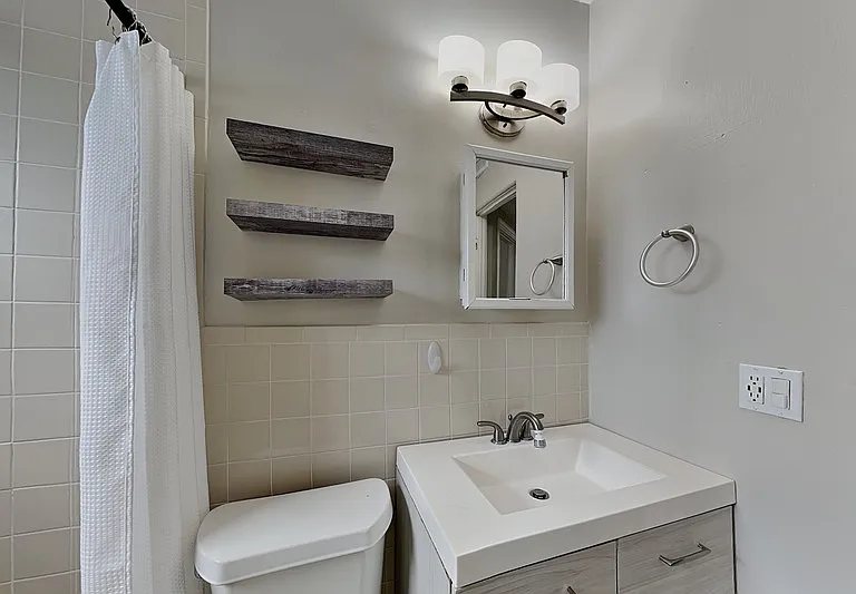 313 S Lawsona Blvd — Photo 10