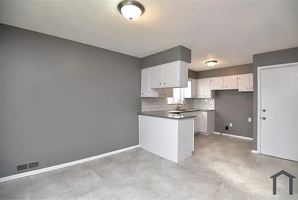 10204 S Highland Ave #UP — Photo 7