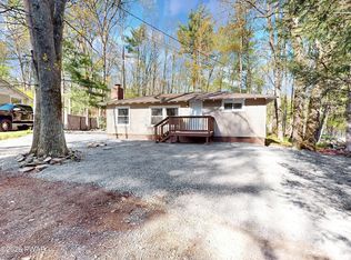 118 Willow Dr, Dingmans Ferry, PA 18328