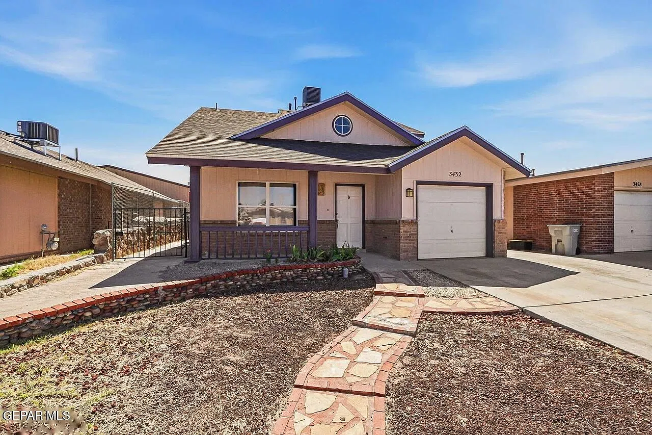 4 bed, 2.0 bath, 1416 sqft, $1,699 — Photo 1
