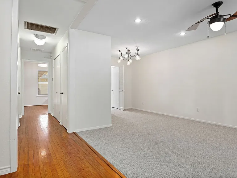 7475 Brentcove Cir — Photo 2